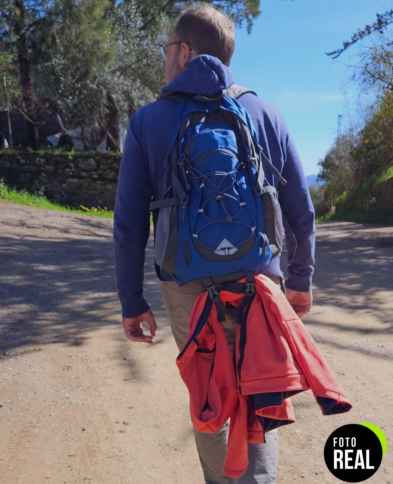 igolumon-mochila-senderismo-40l-negra-foto-3