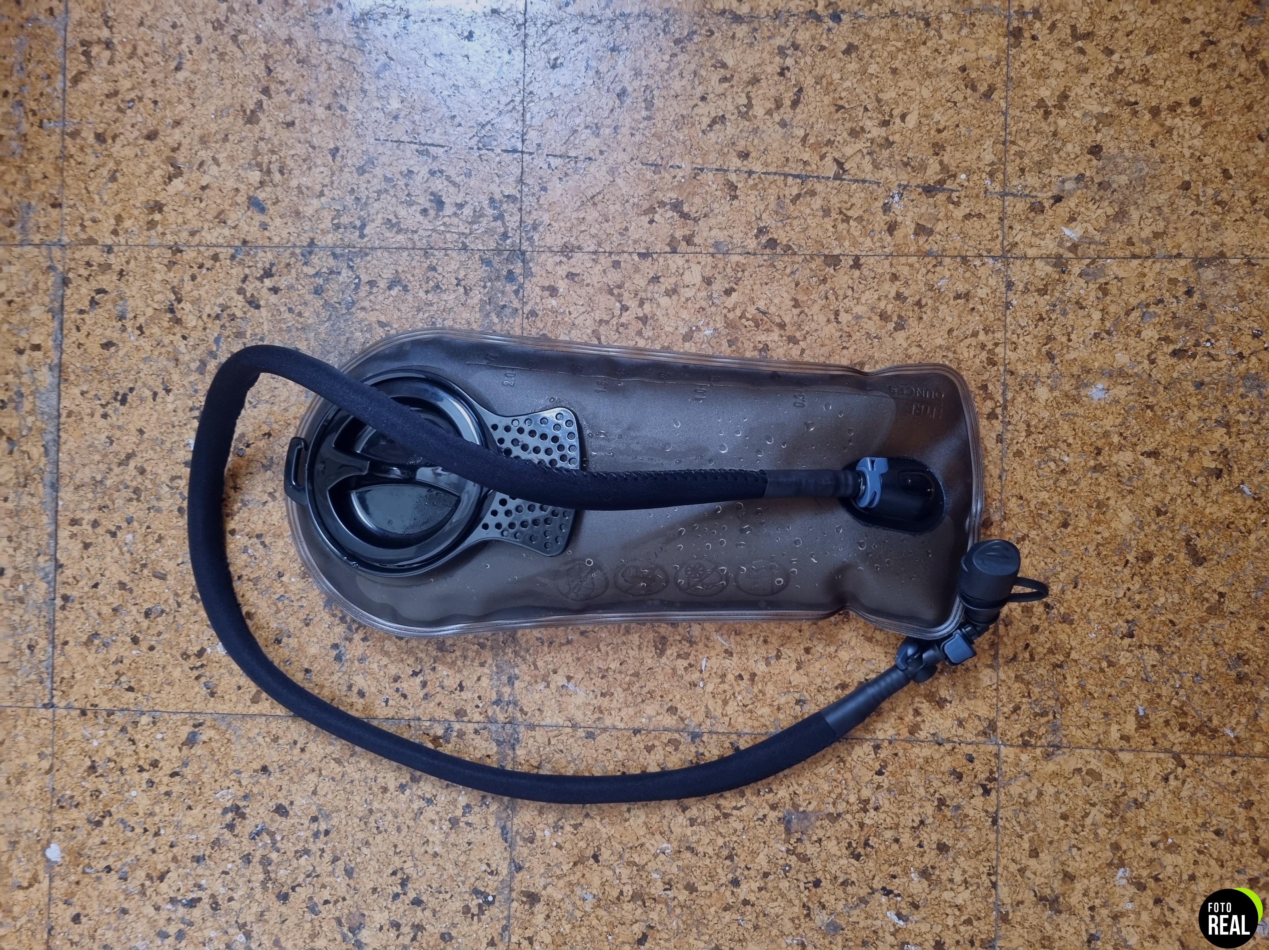 unigear-bolsa-agua-ciclismo-tpu-foto-3